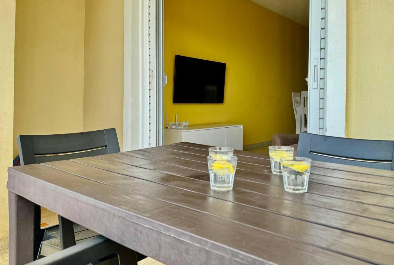 Colorful Sea View Apartment Саранда Экстерьер фото